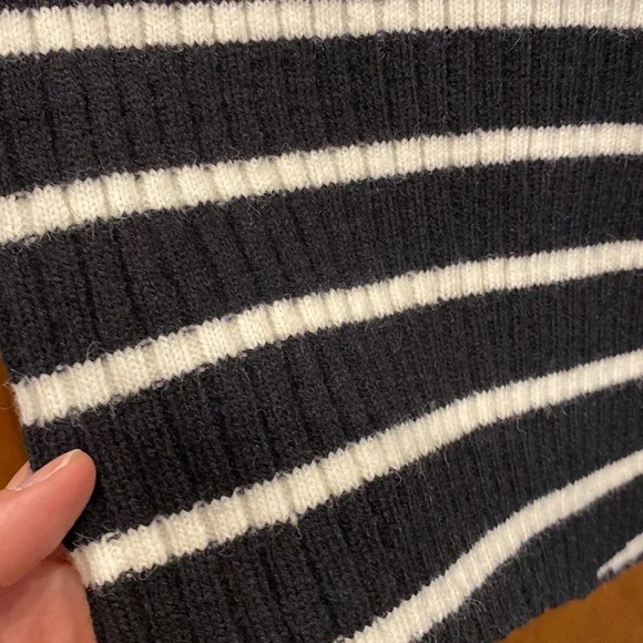 NWT Entro Black and White striped sleeveless sweater size small - Picture 4 of 5